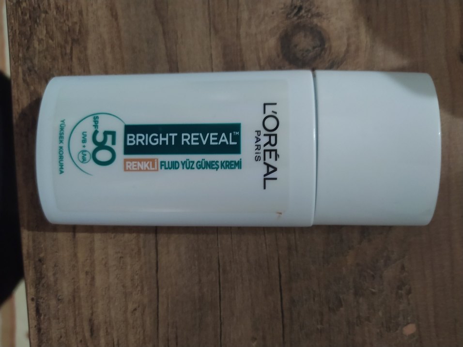 L'Oréal Bright Reveal SPF 50 Renkli Yüz Güneş Kremi - Görsel 2