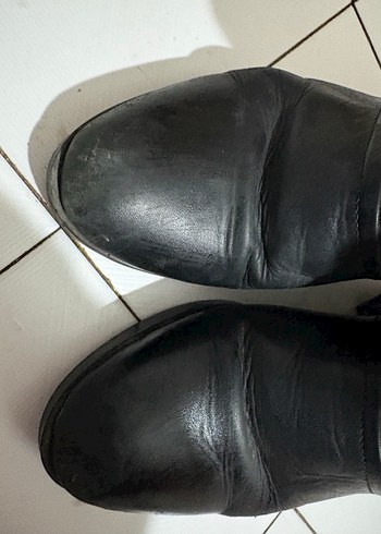 Siyah Deri Tokalı Kadın Bot - Görsel 2