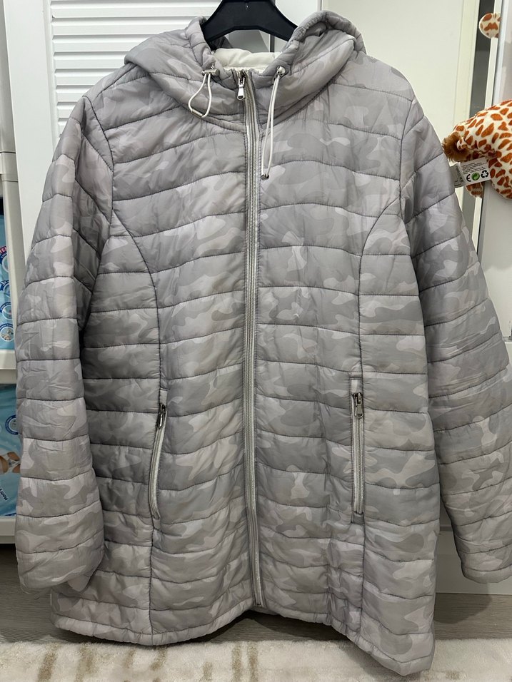 Gri Kamuflaj Desenli Fermuarlı Kadın Mont - Görsel 3