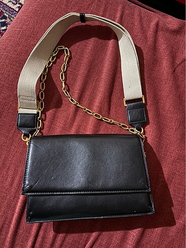Zara Zincir Detaylı Kol Çantası