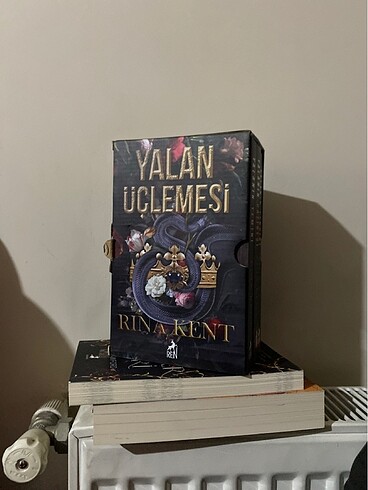 Yalan Üçlemesi Kutulu Set Rina Kent