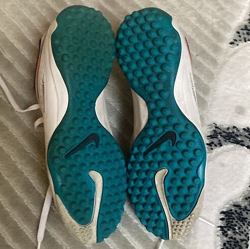 35 Beden beyaz Renk Nike Hypervenom Çocuk Krampon