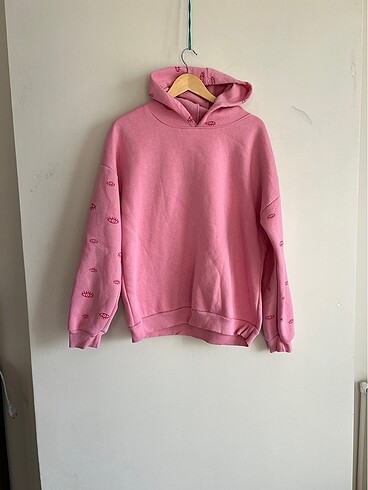 Pembe kapşonlu sweatshirt