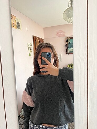 s Beden Peluş Kol Detaylı Crop Sweatshirt