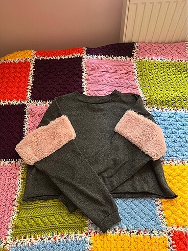 Diğer Peluş Kol Detaylı Crop Sweatshirt