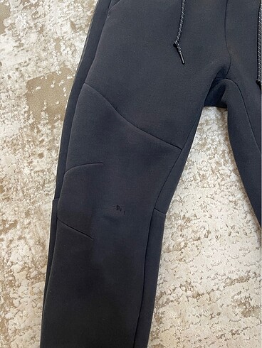 m Beden Yeni sezon nike tech flecce deforme vardır