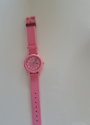 Pembe lacoste saat