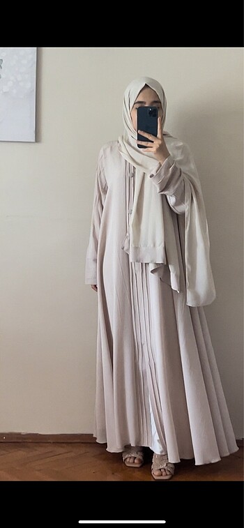 Taş rengi dökümlü abaya