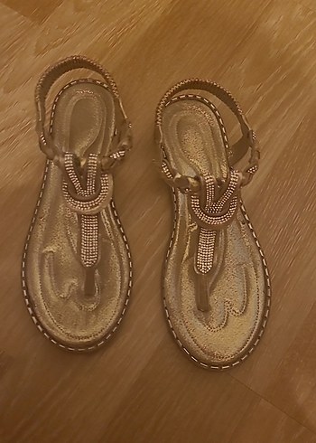 39 Beden Altın Renkli Payetli Dolgu Topuklu Sandalet