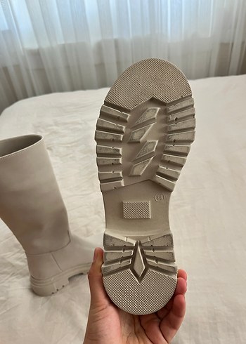 36,5 Beden Bej Deri Kadın Diz Üstü Bot, Kalın Topuklu