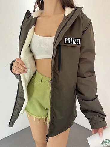 Kapüşonlu içi kürklü mont
