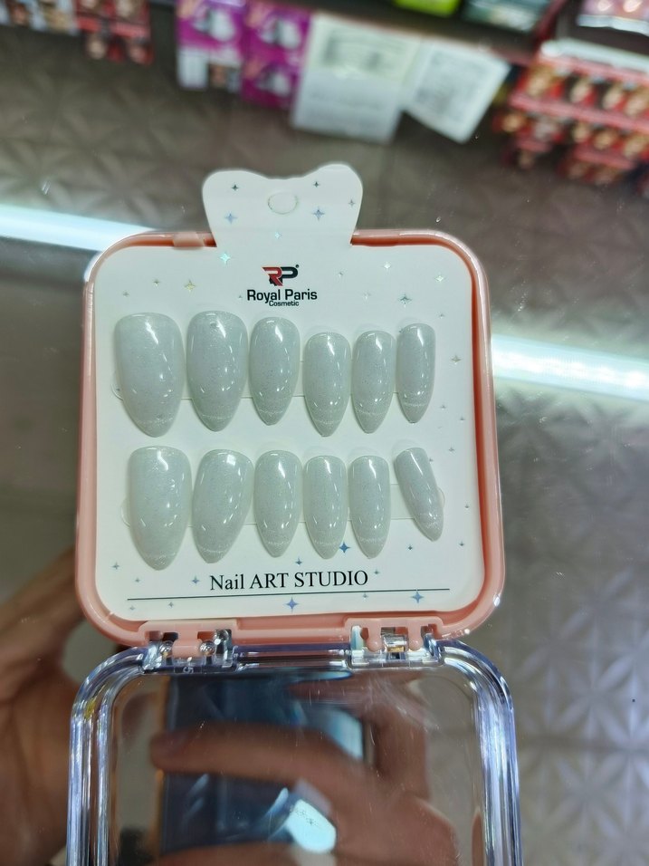Royal Paris yansımalı tırnak - Görsel 2