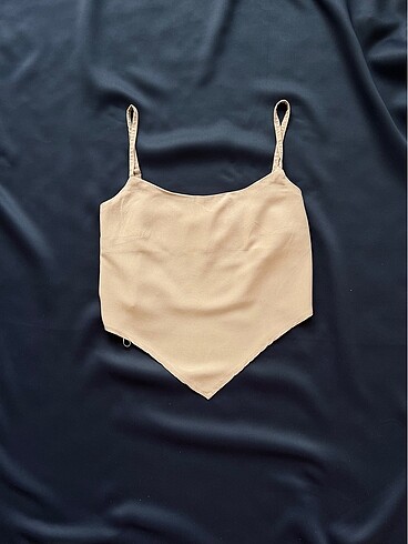 Krem renk askılı crop