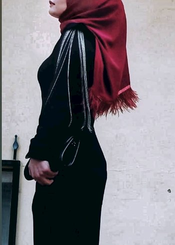 Uzun Siyah Tasarım Elbise - Görsel 3