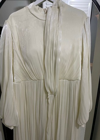 Uzun Kollu Beyaz Pilili tesettür elbise - Görsel 2