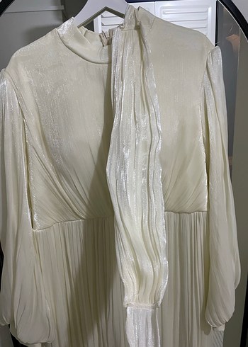 Uzun Kollu Beyaz Pilili tesettür elbise - Görsel 3