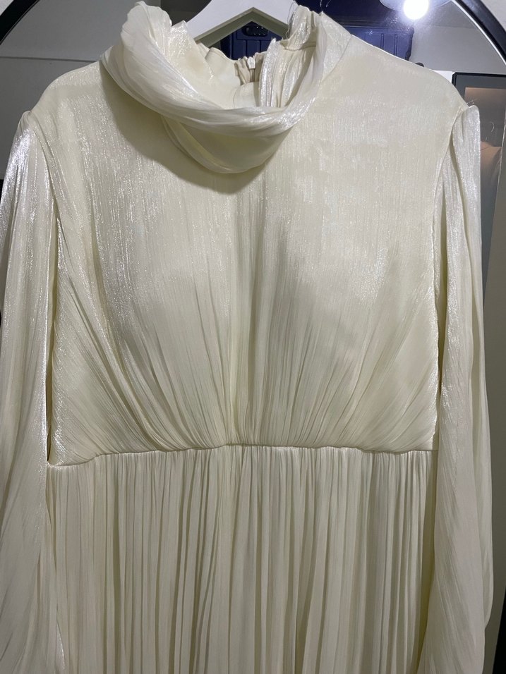 Uzun Kollu Beyaz Pilili tesettür elbise - Görsel 4