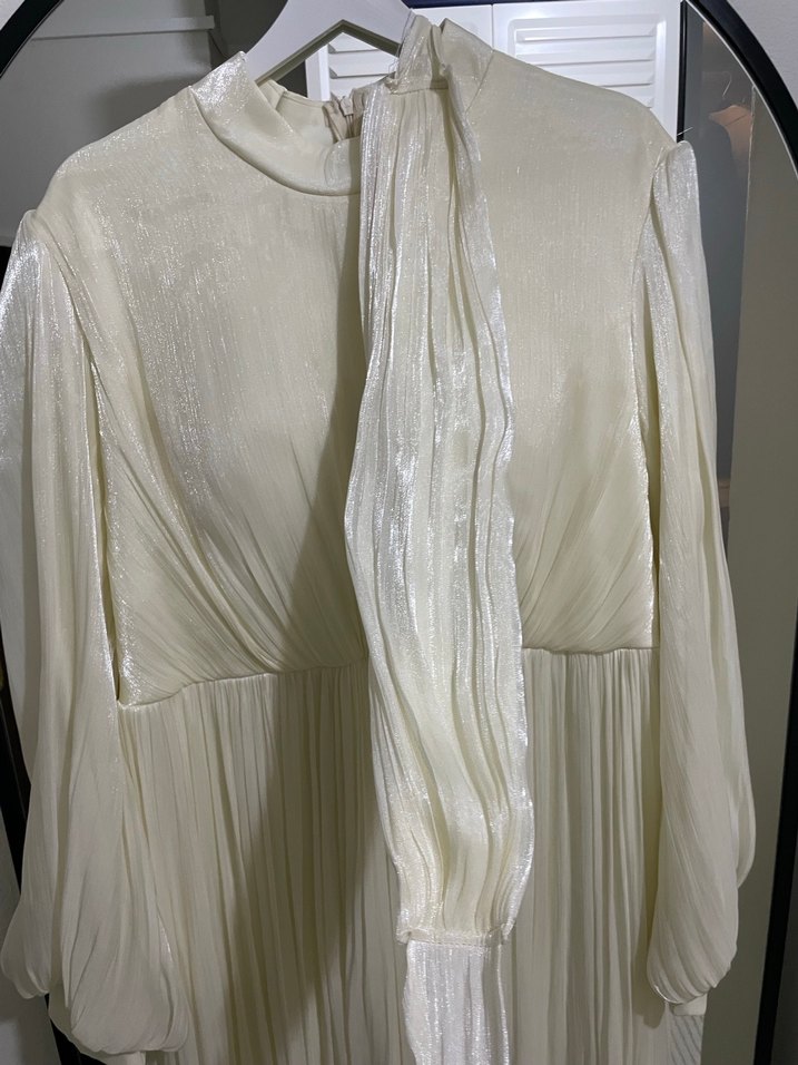 Uzun Kollu Beyaz Pilili tesettür elbise - Görsel 3