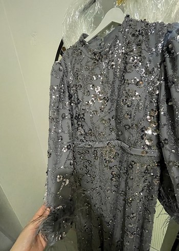 Gri Tüylü Uzun Abiye Elbise - Görsel 2