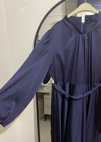 Uzun Lacivert Saten Elbise Yüksek Yaka - Görsel 2