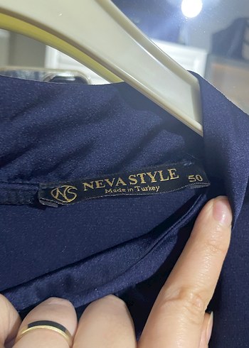 Uzun Lacivert Saten Elbise Yüksek Yaka - Görsel 5