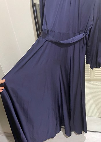 Uzun Lacivert Saten Elbise Yüksek Yaka - Görsel 4