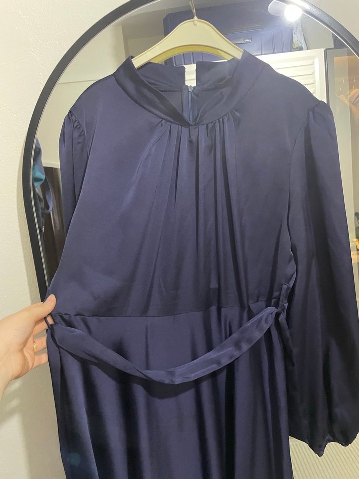 Uzun Lacivert Saten Elbise Yüksek Yaka - Görsel 3