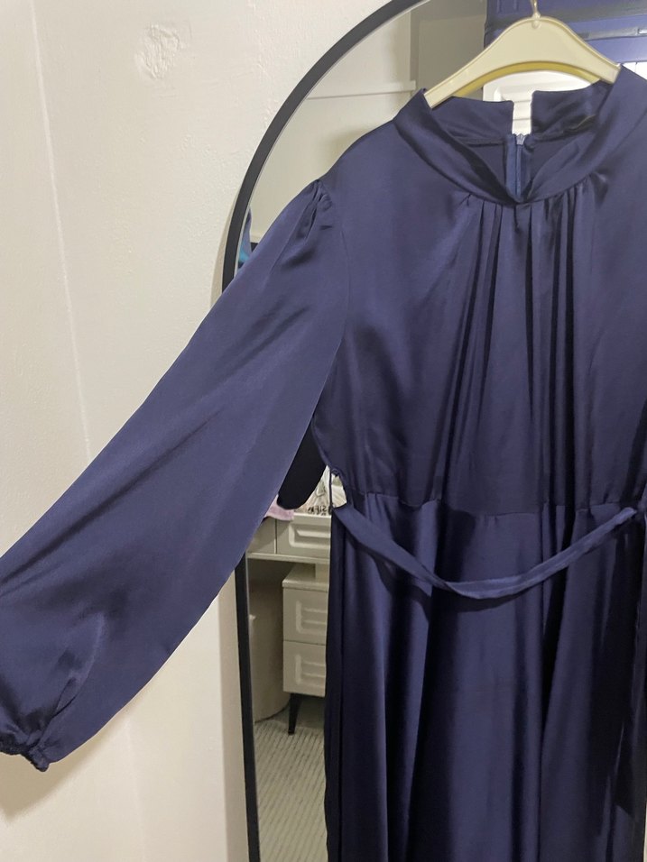 Uzun Lacivert Saten Elbise Yüksek Yaka - Görsel 2