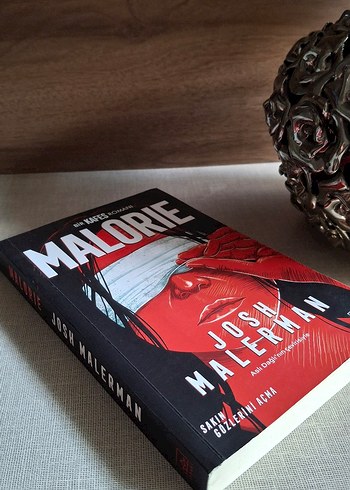  Beden Malorie - Josh Malerman
