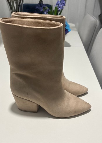 Pelinin Ayakkabıları 37