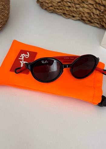 Kırmızı Parlak cocuk
 Güneş Gözlüğü - Görsel 3