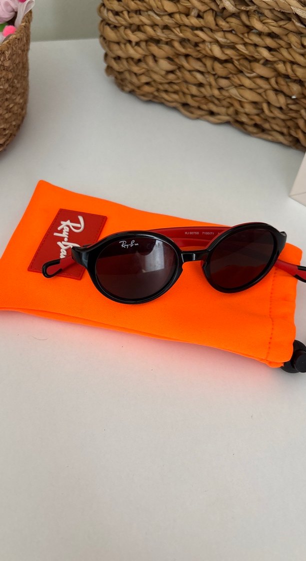 Kırmızı Parlak cocuk
 Güneş Gözlüğü - Görsel 3