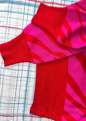 Kırmızı ve Pembe Batik Desenli Kadın Triko