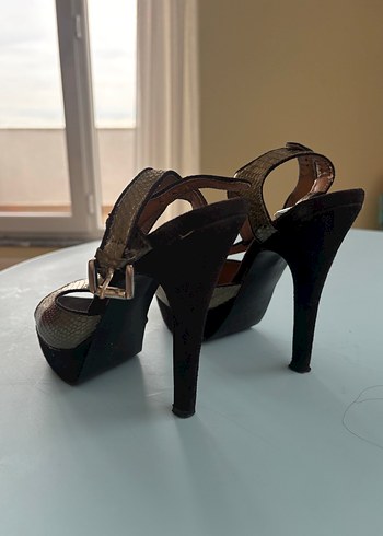 37 numaraAltın
 Deri Yılan Desenli Platform Topuklu Kadın - Görsel 3