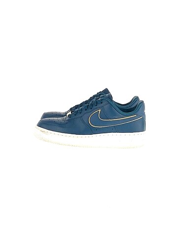 Nike Spor Ayakkabı %70 İndirimli.