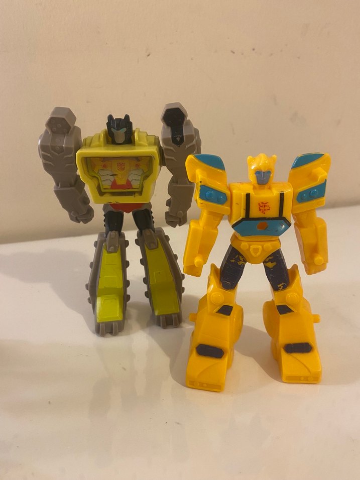 Sarı ve Siyah Renkli Aksiyon Figürleri - Görsel 3