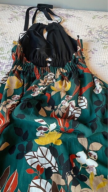 Bershka Yazlık sırtı açık elbise