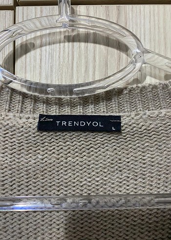 Bej V Yaka Örgü Kadın Kazak - Görsel 3