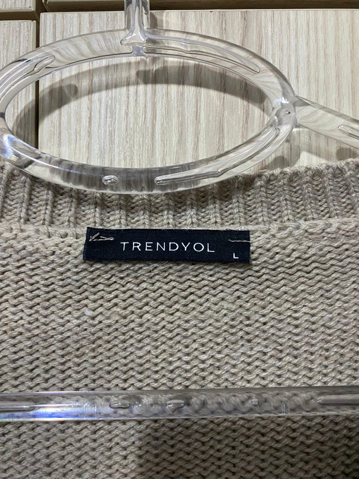 Bej V Yaka Örgü Kadın Kazak - Görsel 3