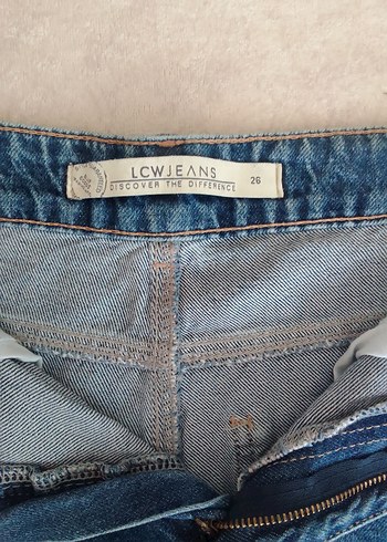 26 Beden mavi Renk Düğmeli Mavi Denim Mini Şort