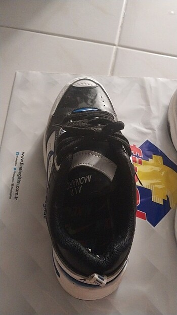 Air MONARCH