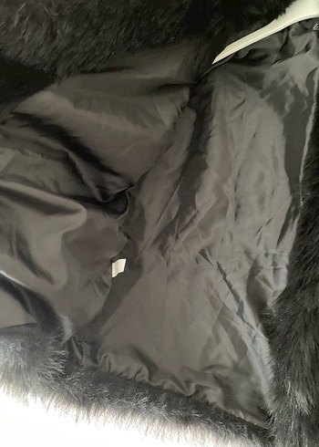 Trendyol & Milla Siyah Kürk Detaylı Midi Boy Kadın Mont