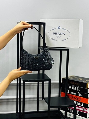 Prada Prda taşlı çanta
