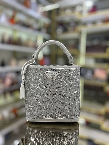 Prada kutulu çanta