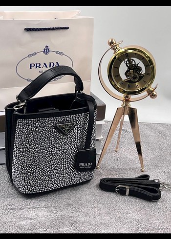 Prada Siyah Deri Boncuklu Kadın Çanta