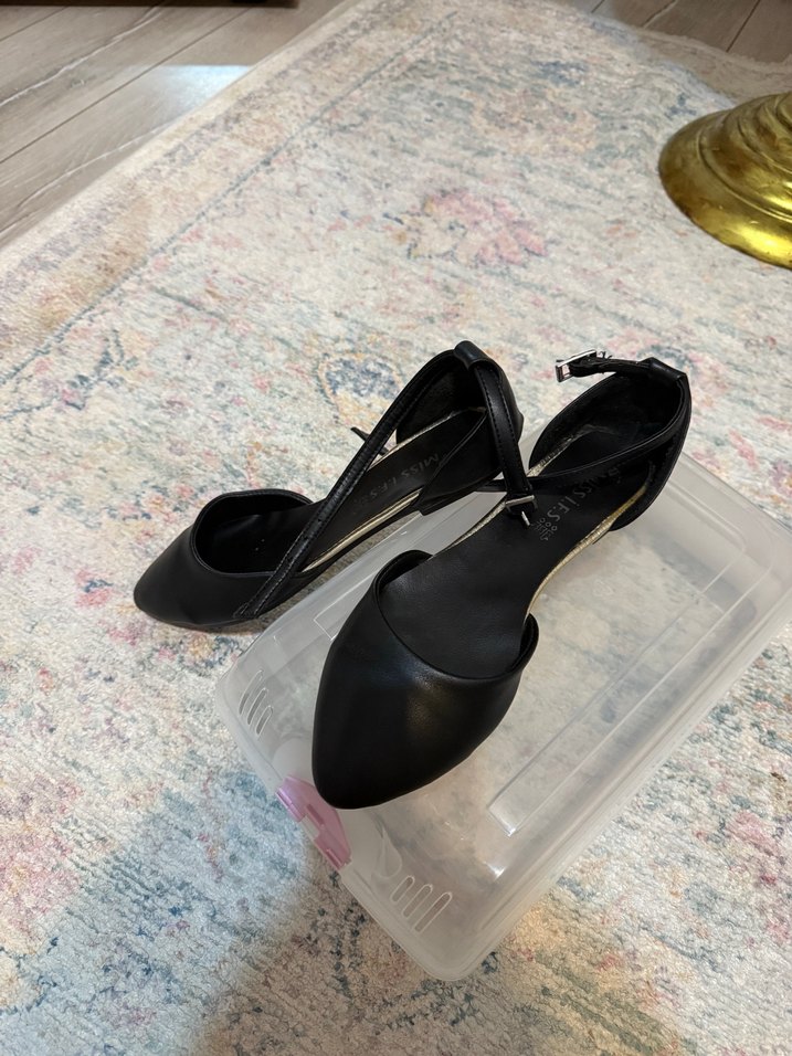 Siyah Tokalı İnce Topuklu Kadın Ayakkabı - Görsel 2