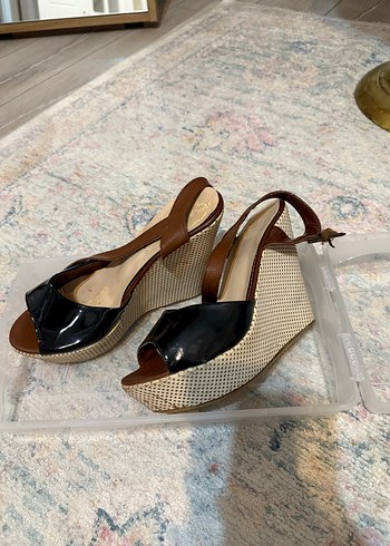 Kahverengi Siyah Tokalı Dolgu Topuklu Kadın Ayakkabı - Görsel 2