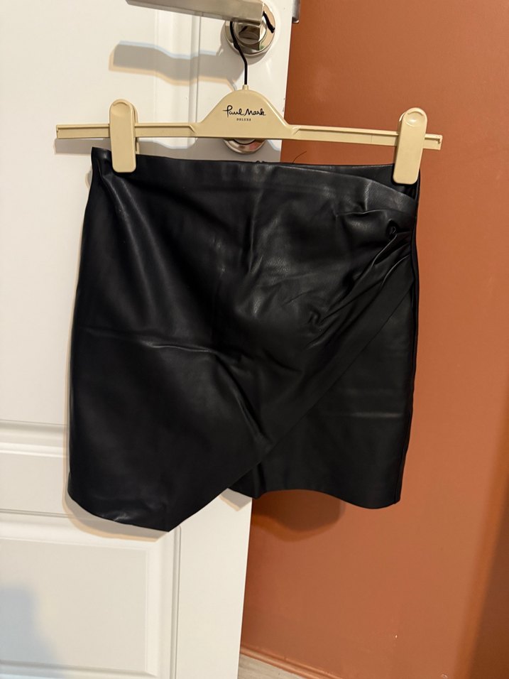 Siyah Deri Mini Etek - Görsel 2