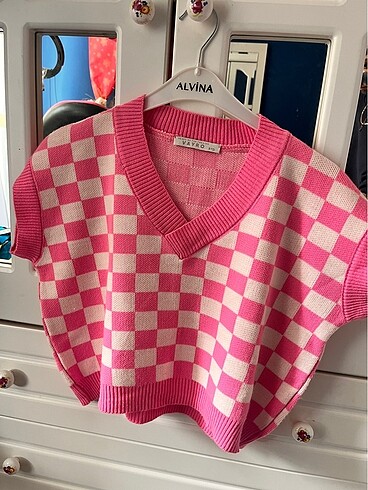 pembe kareli süveter