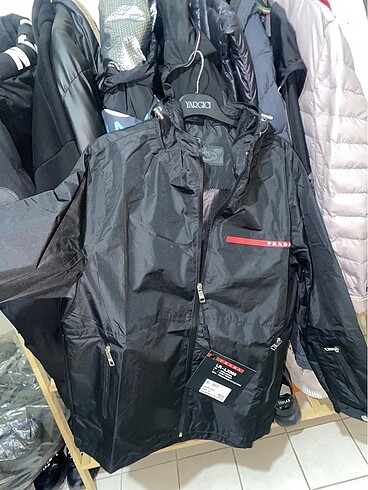 Prada yağmurluk